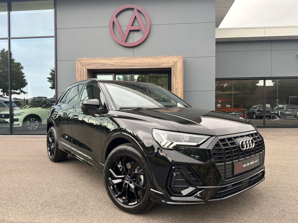 tweedehands Audi Q3 35 TFSI S-line | Panoramadak | Zwart optiek | Trekhaak | Camera | Elek. Achterklep | Rijklaar incl. garantie   – beschikbaar bij Van de Velde Auto’s