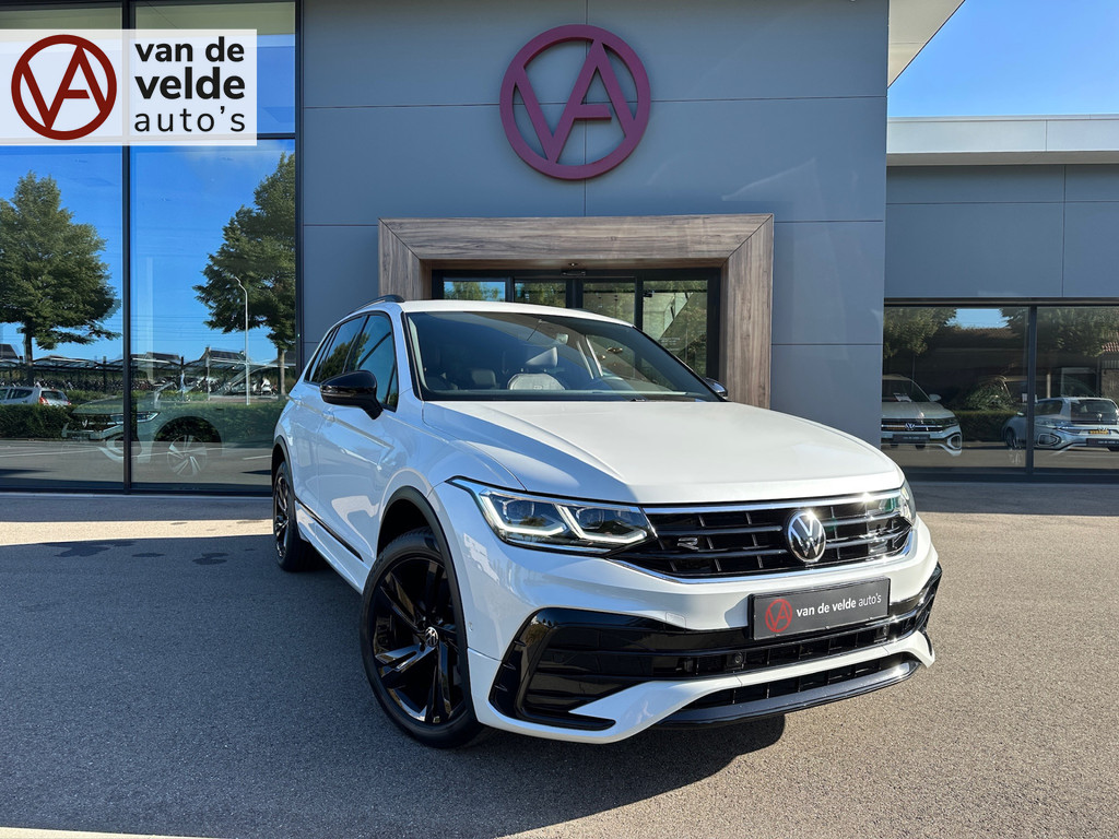 tweedehands Volkswagen Tiguan 1.4 TSI eHybrid R-Line | Black Style | Trekhaak | Camera | Elek. Achterklep | Carplay | Dode hoek | Rijklaar incl. garantie   – beschikbaar bij Van de Velde Auto’s