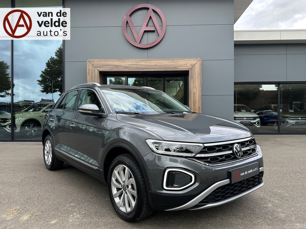 tweedehands Volkswagen T-Roc 1.5 TSI 150pk DSG Style | Dode hoek | Camera | Keyless | Elek. Achterklep | Rijklaar incl. garantie   – beschikbaar bij Van de Velde Auto’s