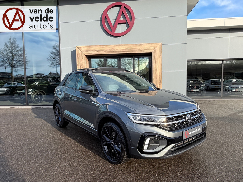 tweedehands Volkswagen T-Roc 1.5 TSI R-Line | Black style | Panoramadak | 19 inch | Camera | Keyless | Dode hoek | Rijklaar incl. garantie   – beschikbaar bij Van de Velde Auto’s