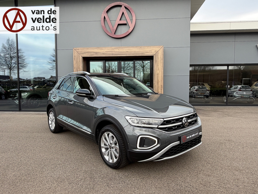 tweedehands Volkswagen T-Roc 1.5 TSI 150pk DSG Style | Trekhaak | Navi | IQ light | Adapt. Cruise | Rijklaar incl. garantie   – beschikbaar bij Van de Velde Auto’s
