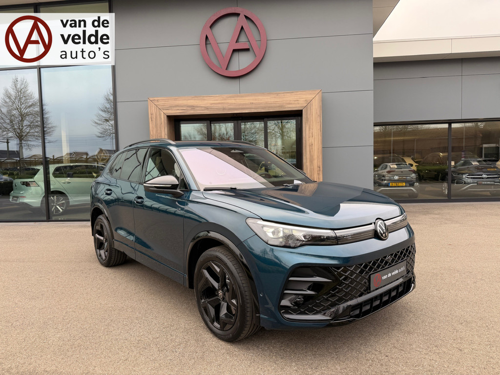 tweedehands Volkswagen Tiguan 1.5 eHybrid R-Line | Black line | 360 Camera | Trekhaak | Dode hoek | IQ light | Elek. klep | Rijklaar incl. garantie   – beschikbaar bij Van de Velde Auto’s