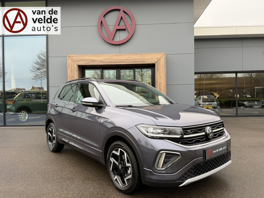 tweedehands Volkswagen T-Cross 1.5 TSI 150pk DSG R-Line | Camera | Trekhaak | Navi | IQ light | Rijklaar incl. garantie   – beschikbaar bij Van de Velde Auto’s