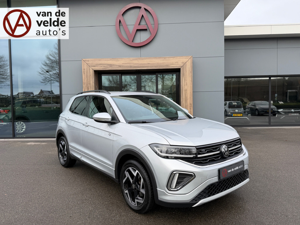 tweedehands Volkswagen T-Cross 1.5 TSI 150pk DSG R-Line | Camera | Trekhaak | Navi | IQ light | Rijklaar incl. garantie   – beschikbaar bij Van de Velde Auto’s