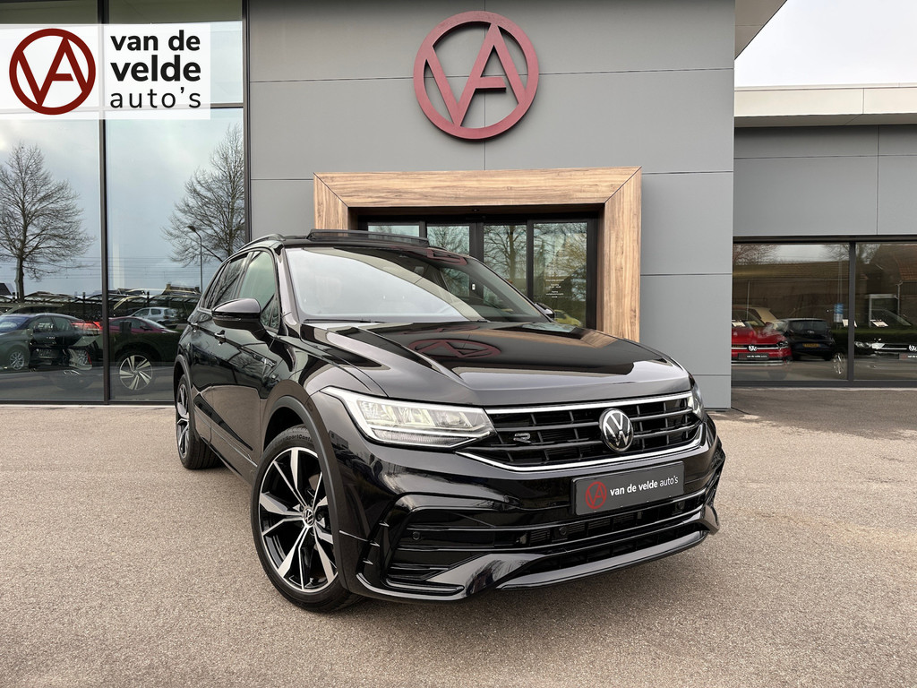 tweedehands Volkswagen Tiguan 1.5 TSI 150pk DSG R-Line | Panoramadak | 20 inch | Black Style | Camera | Virtual | Carplay | Elek. Achterklep | Rijklaar incl.   – beschikbaar bij Van de Velde Auto’s