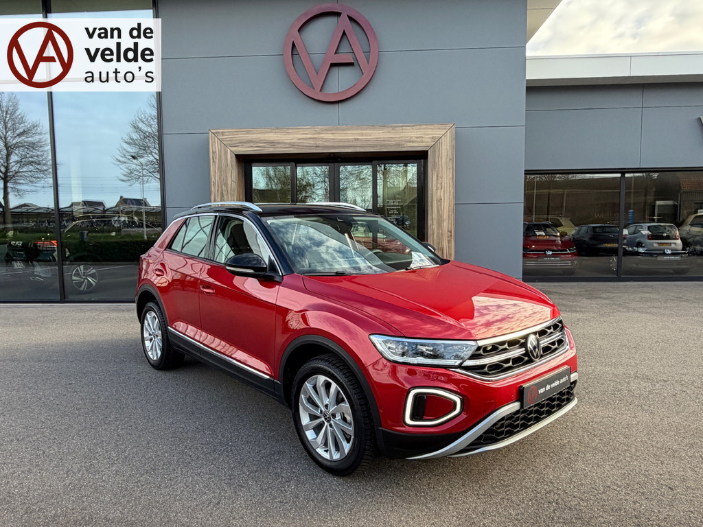 tweedehands Volkswagen T-Roc 1.5 TSI 150pk DSG Style | Navigatie | Standkachel | Camera | Elek. Achterklep | Dode hoek | 4-Season banden | Rijklaar incl. gar   – beschikbaar bij Van de Velde Auto’s