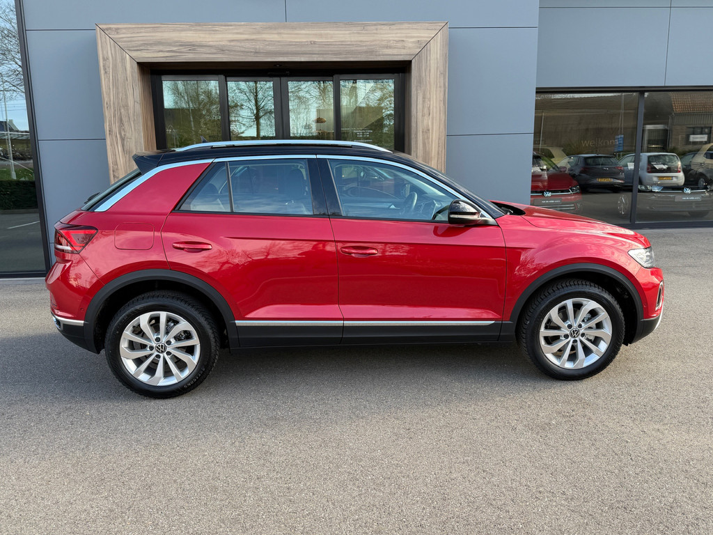 tweedehands Volkswagen T-Roc 1.5 TSI 150pk DSG Style | Navigatie | Standkachel | Camera | Elek. Achterklep | Dode hoek | 4-Season banden | Rijklaar incl. gar   – beschikbaar bij Van de Velde Auto’s