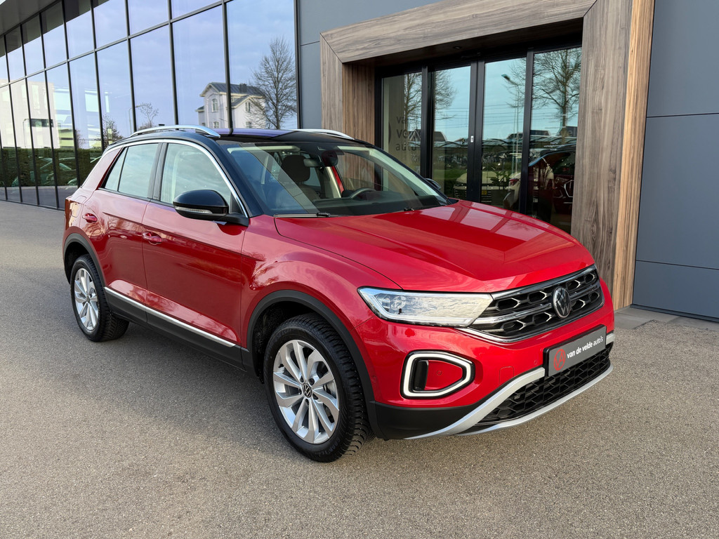 tweedehands Volkswagen T-Roc 1.5 TSI 150pk DSG Style | Navigatie | Standkachel | Camera | Elek. Achterklep | Dode hoek | 4-Season banden | Rijklaar incl. gar   – beschikbaar bij Van de Velde Auto’s