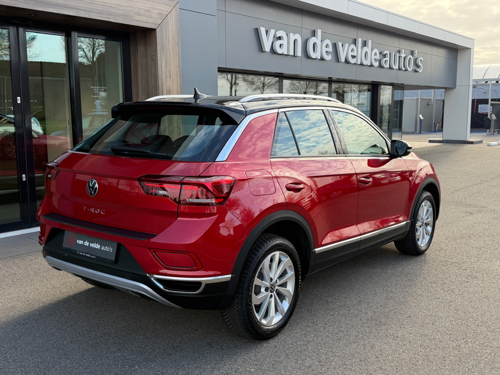 tweedehands Volkswagen T-Roc 1.5 TSI 150pk DSG Style | Navigatie | Standkachel | Camera | Elek. Achterklep | Dode hoek | 4-Season banden | Rijklaar incl. gar   – beschikbaar bij Van de Velde Auto’s