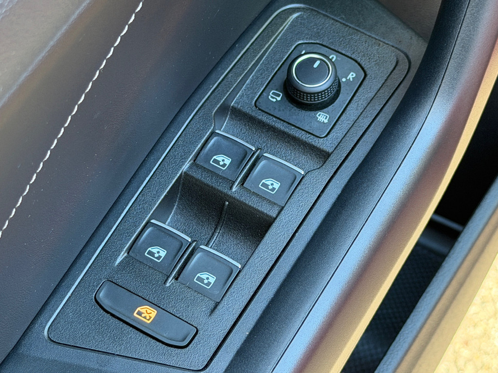 tweedehands Volkswagen T-Roc 1.5 TSI 150pk DSG Style | Navigatie | Standkachel | Camera | Elek. Achterklep | Dode hoek | 4-Season banden | Rijklaar incl. gar   – beschikbaar bij Van de Velde Auto’s