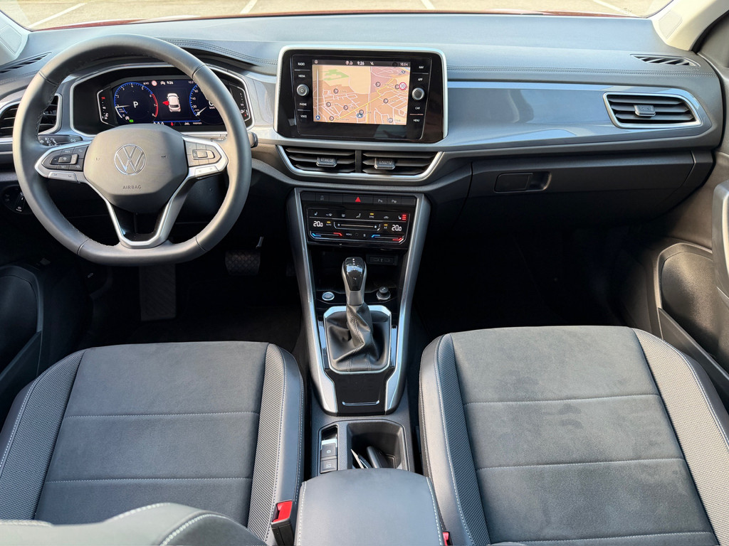 tweedehands Volkswagen T-Roc 1.5 TSI 150pk DSG Style | Navigatie | Standkachel | Camera | Elek. Achterklep | Dode hoek | 4-Season banden | Rijklaar incl. gar   – beschikbaar bij Van de Velde Auto’s