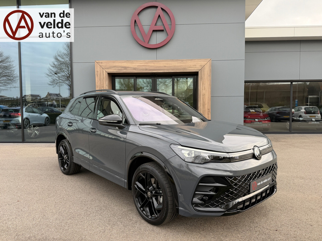 tweedehands Volkswagen Tiguan 1.5 eHybrid R-Line | Black line | 360 Camera | Trekhaak | Dode hoek | IQ light | Elek. klep | Rijklaar incl. garantie   – beschikbaar bij Van de Velde Auto’s