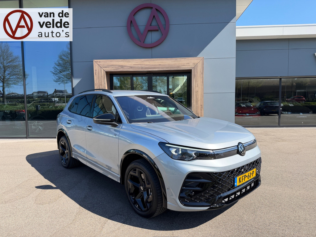 tweedehands Volkswagen Tiguan 1.5 eHybrid R-Line | Black line | 360 Camera | Trekhaak | Dode hoek | IQ light | Elek. klep | Rijklaar incl. garantie   – beschikbaar bij Van de Velde Auto’s