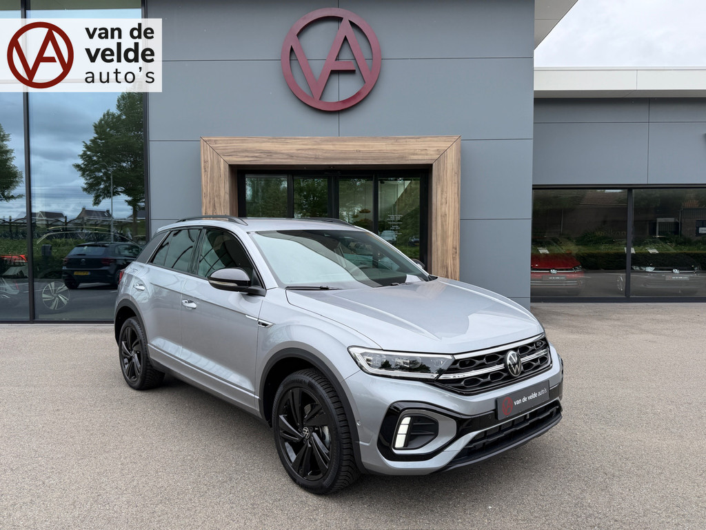tweedehands Volkswagen T-Roc 1.5 TSI 150pk DSG R-Line | Black Style | Camera | Keyless | Elek. Achterklep | Dode hoek | Rijklaar incl. 1 jaar Bovag garantie   – beschikbaar bij Van de Velde Auto’s