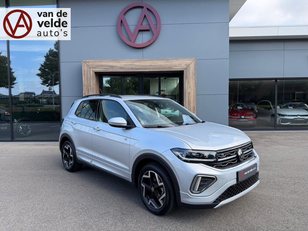 tweedehands Volkswagen T-Cross 1.5 TSI 150pk DSG R-Line | Camera | Trekhaak | Dode hoek | Navi | IQ light | Rijklaar incl. garantie   – beschikbaar bij Van de Velde Auto’s