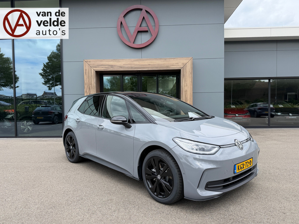 tweedehands Volkswagen ID.3 Pro Limited Edition 59 kWh | Black Edition | Trekhaak | Rijklaar   – beschikbaar bij Van de Velde Auto’s