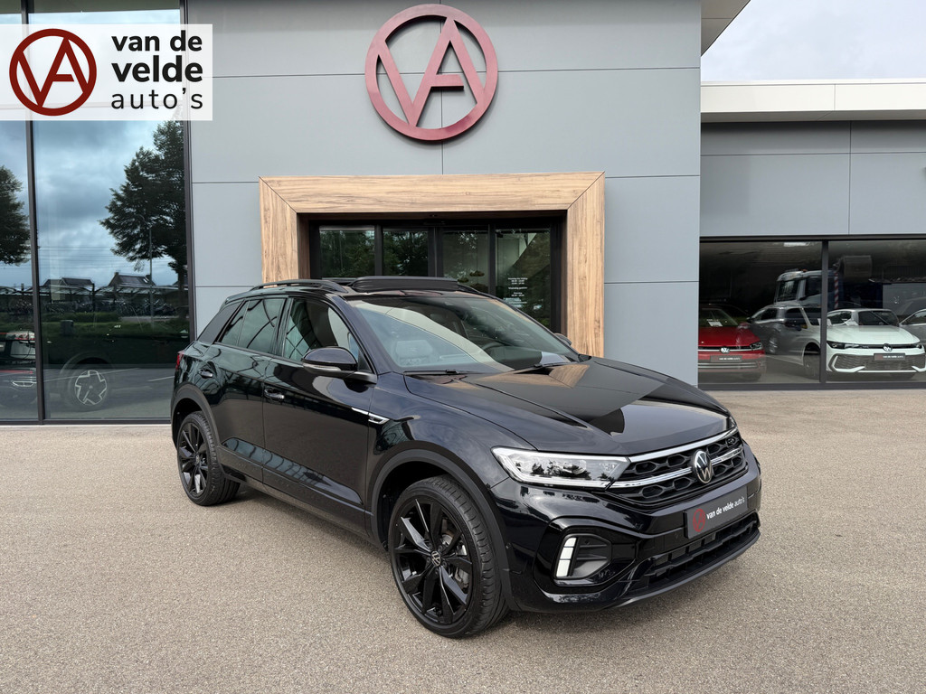 tweedehands Volkswagen T-Roc 1.5 TSI 150pk DSG R-Line | Black Style | 19 Inch | Panoramadak | Camera | Keyless | Elek. Achterklep | Dode hoek | Rijklaar incl   – beschikbaar bij Van de Velde Auto’s