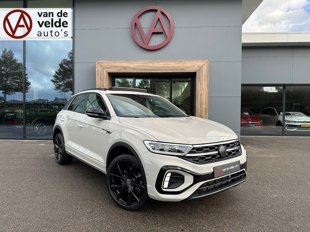 tweedehands Volkswagen T-Roc 1.5 TSI 150pk DSG R-Line | Black Style | 19 Inch | Panoramadak | Camera | Keyless | Elek. Achterklep | Dode hoek | Rijklaar incl   – beschikbaar bij Van de Velde Auto’s